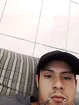 Snapshot of Omoraia chatting on March 4, 2026, 4:02 pm Omoraia online show from March 4, 2026, 4:02 pm