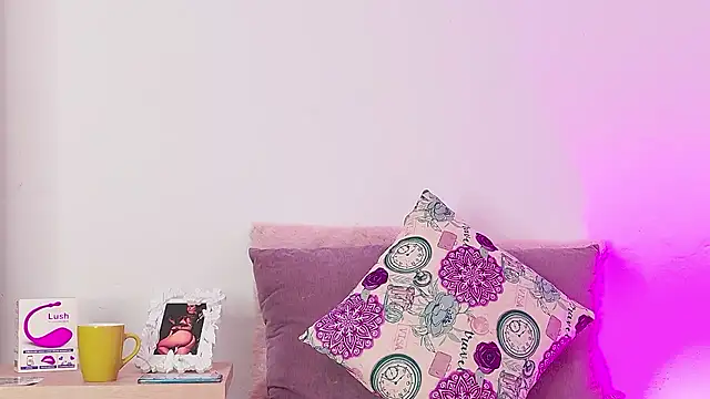 Snapshot of caro_hill chatting on January 10, 2026, 6:48 am caro hill online show from January 10, 2026, 6:48 am