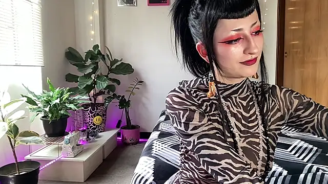ELENA UMBRA online show from May 27, 2026, 4:48 pm