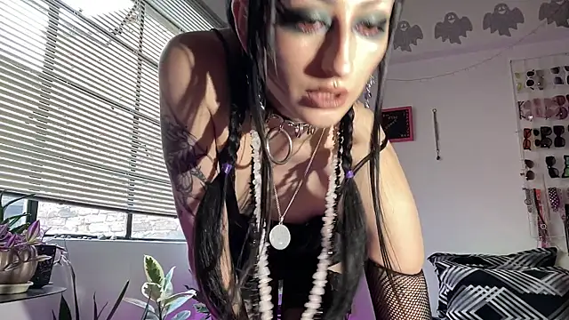 ELENA UMBRA online show from May 29, 2026, 9:57 pm