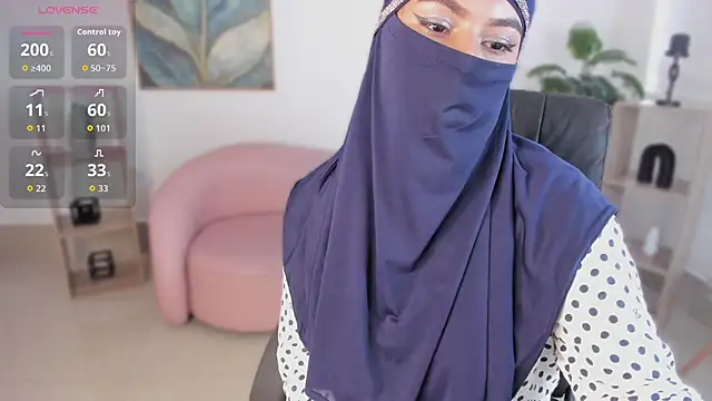 Snapshot of kylie_soraya chatting on October 12, 2025, 5:01 pm kylie soraya online show from October 12, 2025, 5:01 pm