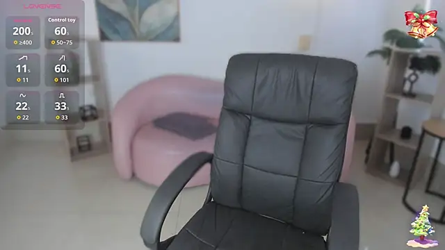 Snapshot of kylie_soraya chatting on December 4, 2025, 5:21 pm kylie soraya online show from December 4, 2025, 5:21 pm