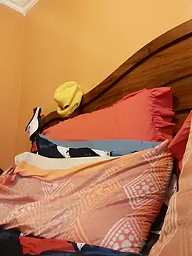 Snapshot of RearApiary chatting on December 1, 2025, 3:55 am RearApiary online show from December 1, 2025, 3:55 am