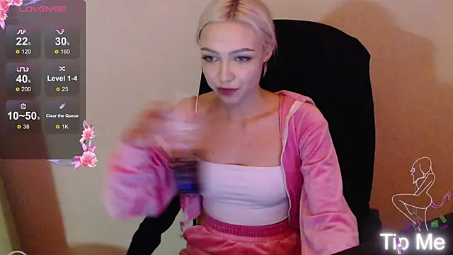 Snapshot of LinaLirian chatting on October 9, 2025, 10:52 pm LinaLirian online show from October 9, 2025, 10:52 pm