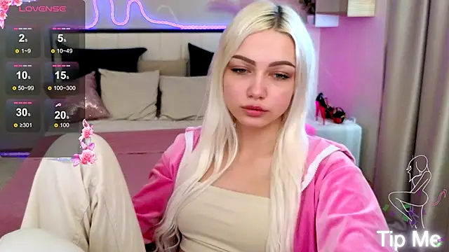 Snapshot of LinaLirian chatting on October 15, 2025, 7:08 am LinaLirian online show from October 15, 2025, 7:08 am