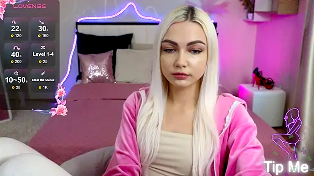 Snapshot of LinaLirian chatting on October 19, 2025, 1:45 pm LinaLirian online show from October 19, 2025, 1:45 pm