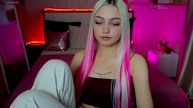 Snapshot of LinaLirian chatting on November 8, 2025, 1:33 pm LinaLirian online show from November 8, 2025, 1:33 pm