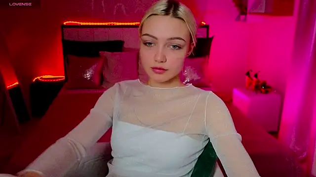 Snapshot of LinaLirian chatting on November 14, 2025, 1:32 pm LinaLirian online show from November 14, 2025, 1:32 pm