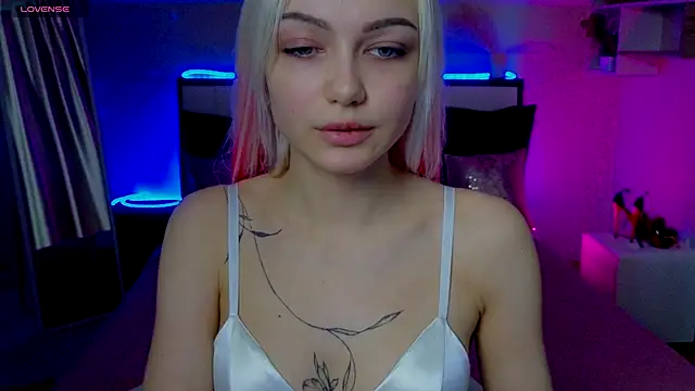 Snapshot of LinaLirian chatting on November 15, 2025, 1:51 pm LinaLirian online show from November 15, 2025, 1:51 pm