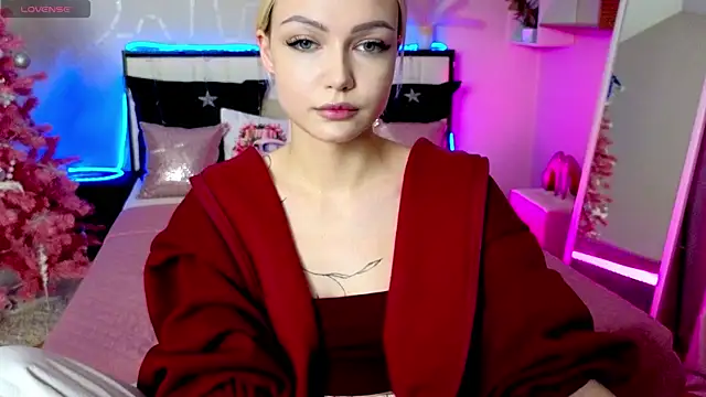 Snapshot of LinaLirian chatting on December 13, 2025, 7:53 pm LinaLirian online show from December 13, 2025, 7:53 pm