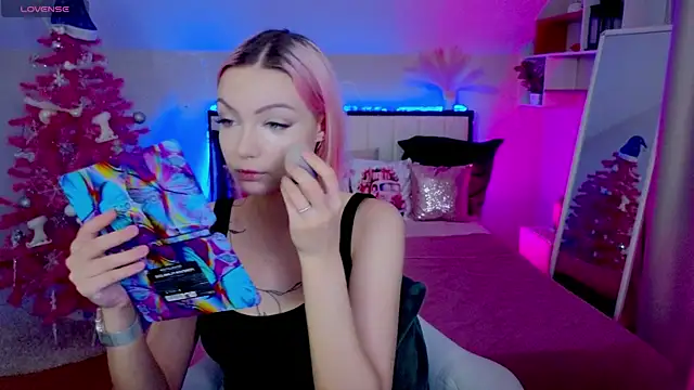 Snapshot of LinaLirian chatting on December 20, 2025, 1:40 pm LinaLirian online show from December 20, 2025, 1:40 pm