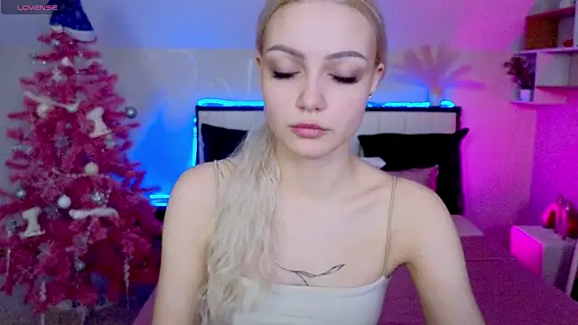 Snapshot of LinaLirian chatting on January 6, 2026, 1:37 pm LinaLirian online show from January 6, 2026, 1:37 pm