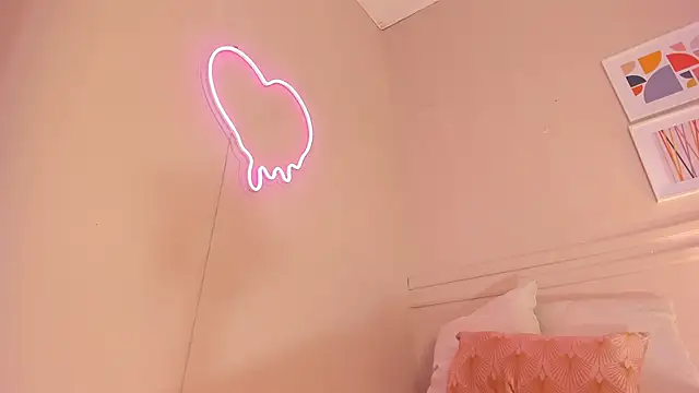  lucia 18 online show from October 16, 2025, 1:34 pm