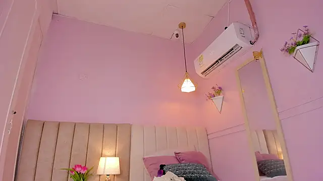  lucia 18 online show from October 25, 2025, 12:45 pm