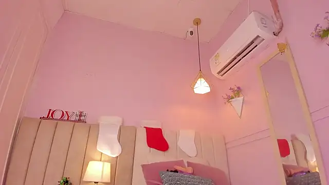 Snapshot of _lucia_18 chatting on December 18, 2025, 6:47 pm lucia 18 online show from December 18, 2025, 6:47 pm