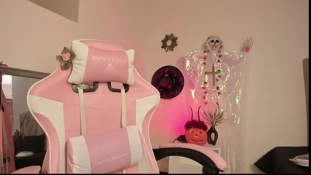 Paprika  online show from October 25, 2025, 6:46 pm