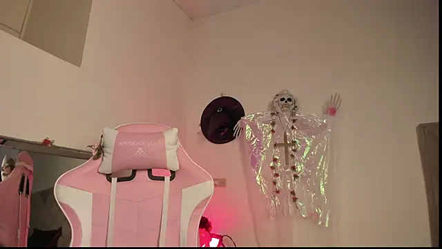 Paprika  online show from October 31, 2025, 6:20 pm