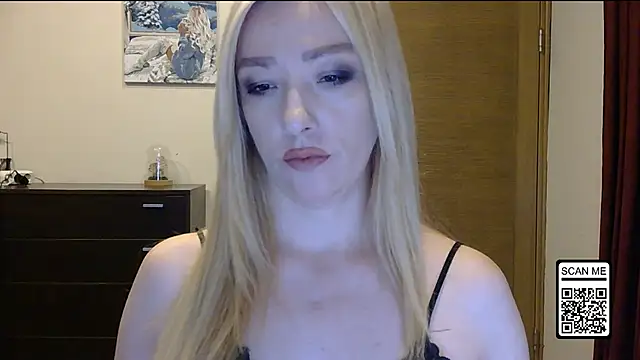 Snapshot of Wild_Silk_Desire chatting on October 27, 2025, 2:32 pm Wild Silk Desire online show from October 27, 2025, 2:32 pm