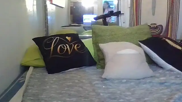 Snapshot of hotCOUPLEPETRA chatting on February 17, 2026, 6:32 am hotCOUPLEPETRA online show from February 17, 2026, 6:32 am