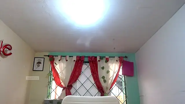 Snapshot of vale_miel chatting on September 27, 2025, 6:24 pm vale miel online show from September 27, 2025, 6:24 pm
