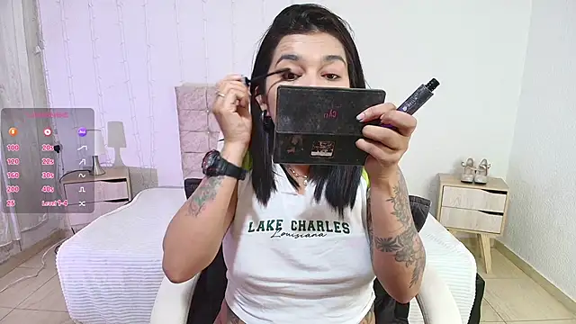 Snapshot of mia_traveluxe chatting on October 27, 2025, 2:37 am mia traveluxe online show from October 27, 2025, 2:37 am