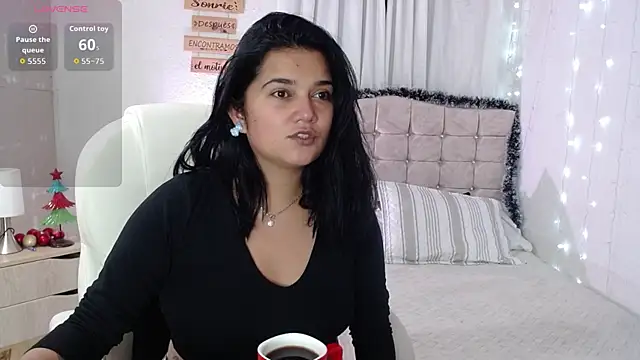 Snapshot of mia_traveluxe chatting on December 19, 2025, 4:30 am mia traveluxe online show from December 19, 2025, 4:30 am