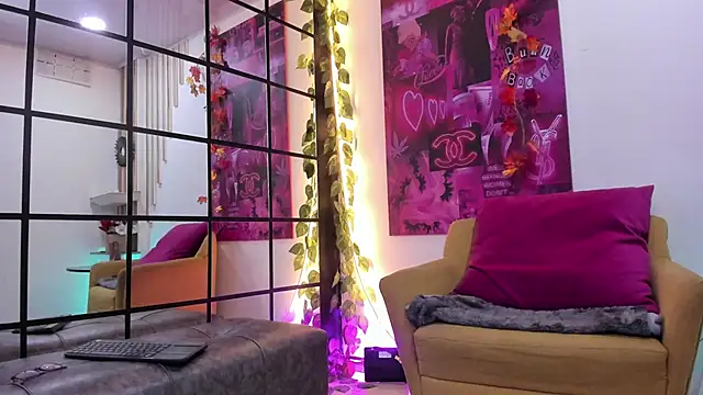 Snapshot of floraginette chatting on November 25, 2025, 6:19 pm floraginette online show from November 25, 2025, 6:19 pm