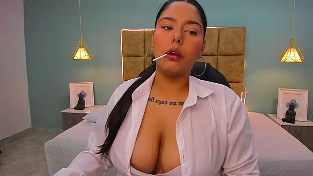 NaniXoxo18 online show from November 11, 2025, 1:11 pm