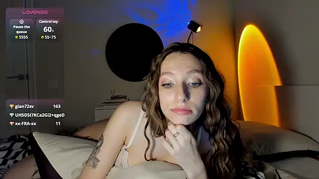 Snapshot of DreamHale_ chatting on April 19, 2026, 6:10 pm DreamHale online show from April 19, 2026, 6:10 pm