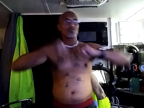 Snapshot of badboy2u2025 chatting on December 3, 2025, 3:47 am badboy2u2025 online show from December 3, 2025, 3:47 am