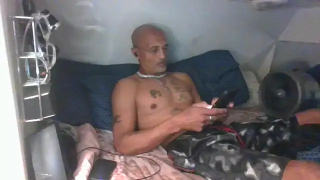 Snapshot of badboy2u2025 chatting on December 21, 2025, 3:08 pm badboy2u2025 online show from December 21, 2025, 3:08 pm