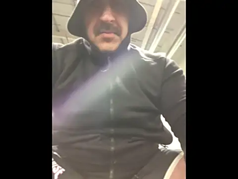 CloudyMuscleBeefy online show from December 17, 2025, 2:06 am