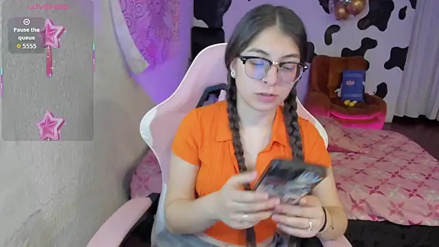 abbie jensen  online show from October 3, 2025, 2:52 am