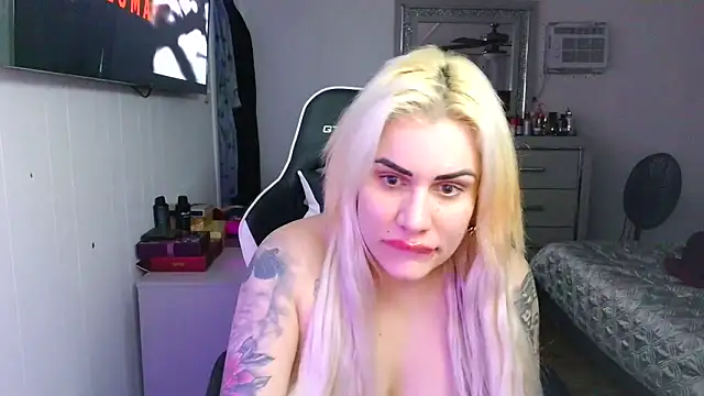 Snapshot of candycubanita chatting on December 22, 2025, 8:11 am candycubanita online show from December 22, 2025, 8:11 am