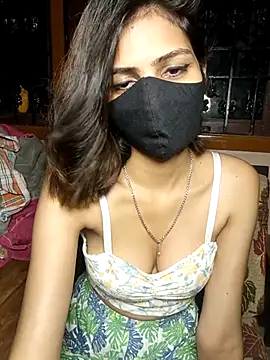 Isha Sax online show from September 22, 2025, 6:43 pm