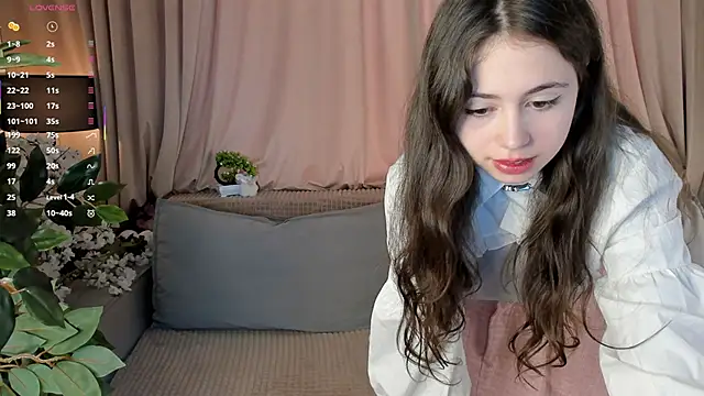 JulianaChapel online show from November 2, 2025, 8:17 am