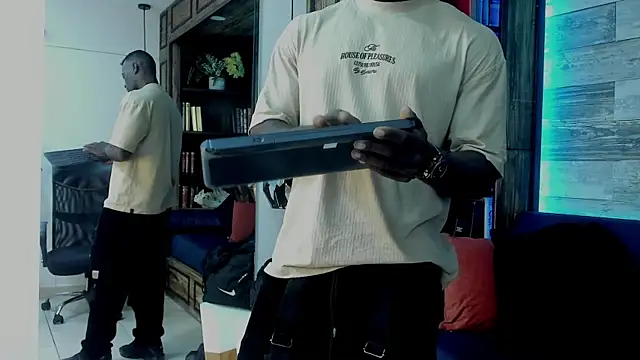 MarcusBlack  online show from November 28, 2025, 11:46 am