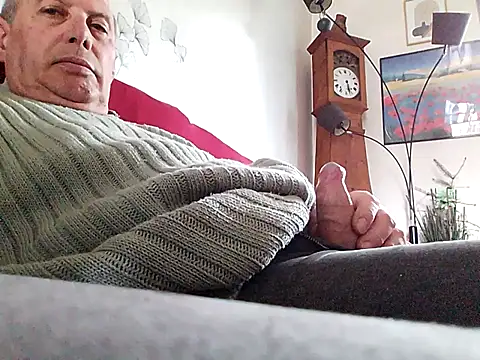 Snapshot of Vince072 chatting on March 30, 2026, 11:22 am Vince072 online show from March 30, 2026, 11:22 am