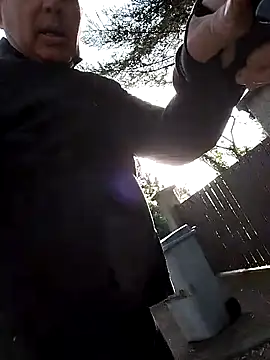 Snapshot of Vince072 chatting on April 11, 2026, 6:51 am Vince072 online show from April 11, 2026, 6:51 am