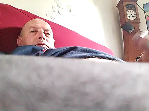 Vince072 online show from May 10, 2026, 9:25 am