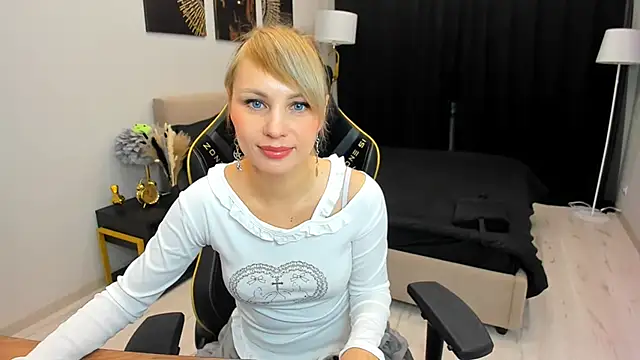 LindaSandy 1 online show from October 8, 2025, 6:11 am