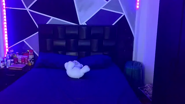 jazminslut online show from April 27, 2026, 1:36 am