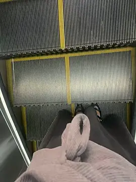 xiaoyuan01 online show from October 19, 2025, 2:23 am