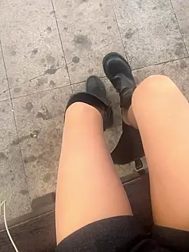 xiaoyuan01 online show from November 30, 2025, 1:53 am