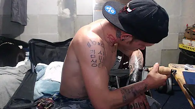 Snapshot of mastertrap chatting on November 15, 2025, 7:27 am mastertrap online show from November 15, 2025, 7:27 am