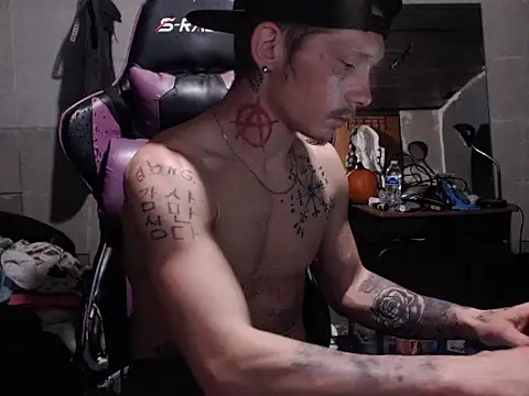 Snapshot of mastertrap chatting on November 28, 2025, 6:49 am mastertrap online show from November 28, 2025, 6:49 am