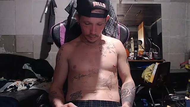 Snapshot of mastertrap chatting on December 1, 2025, 5:34 am mastertrap online show from December 1, 2025, 5:34 am