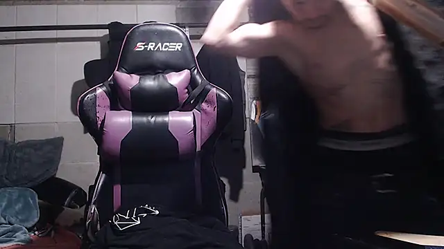 Snapshot of mastertrap chatting on December 15, 2025, 5:55 am mastertrap online show from December 15, 2025, 5:55 am