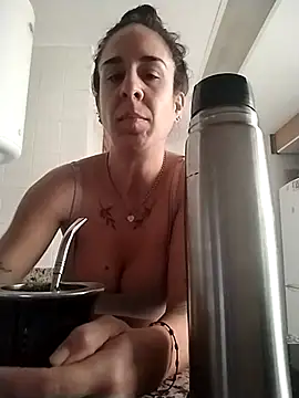 agustinalatina online show from October 16, 2025, 9:21 am