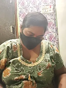 Snapshot of Liyaa_24 chatting on April 2, 2026, 5:21 pm Liyaa 24 online show from April 2, 2026, 5:21 pm